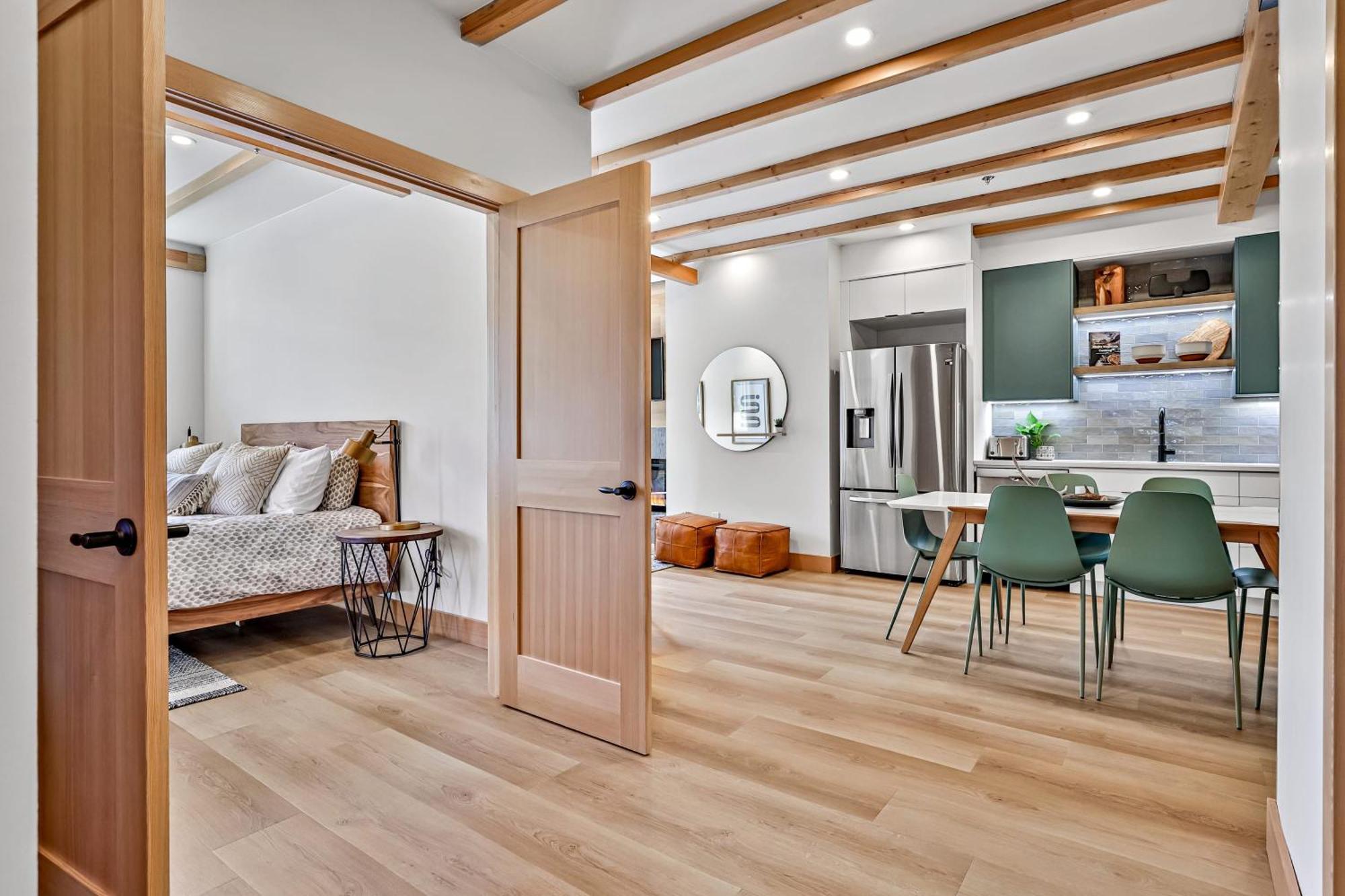 Ravens Crest Lodge - Stunning Views Perfectly Located On Main Street Canmore Ngoại thất bức ảnh
